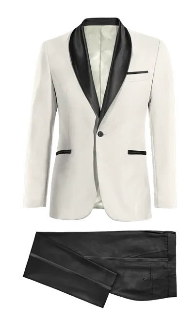  Blazer Esmoquin marfil con solapa en negro esencial y pantalón negro